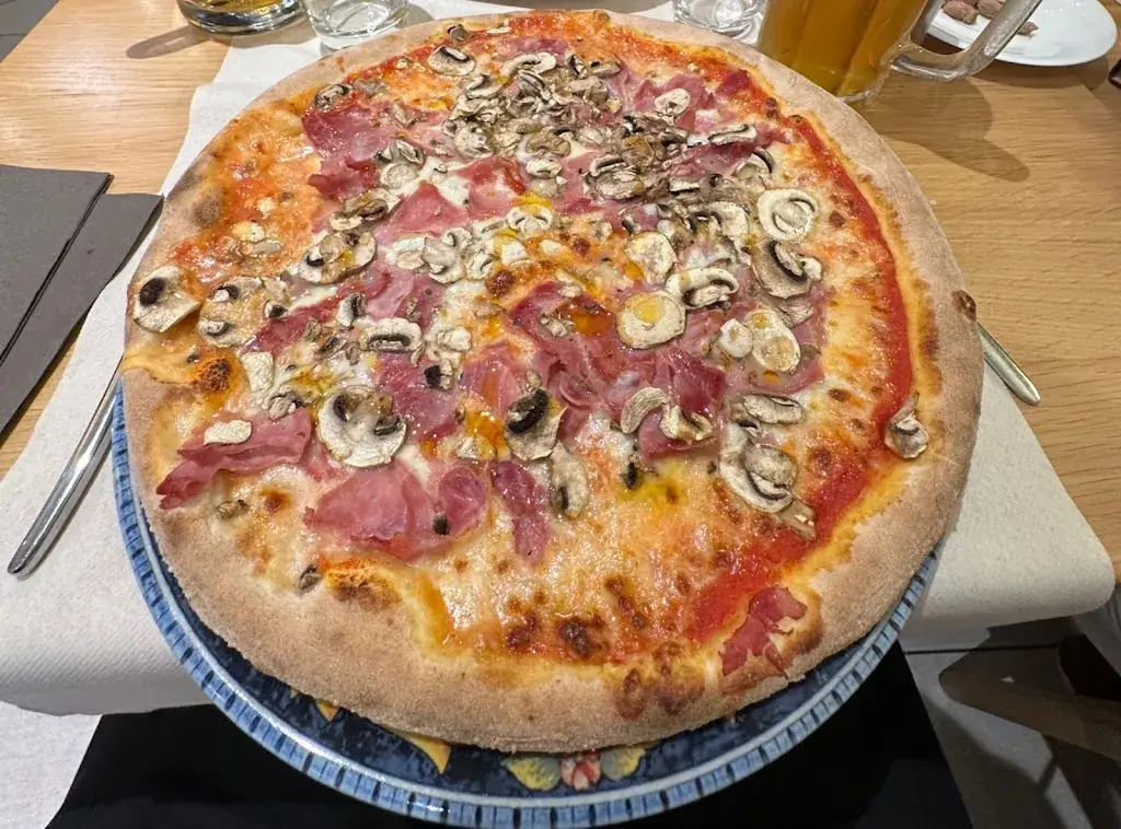 Dwane Almeida_La Meyrinoise_Meyrin_review