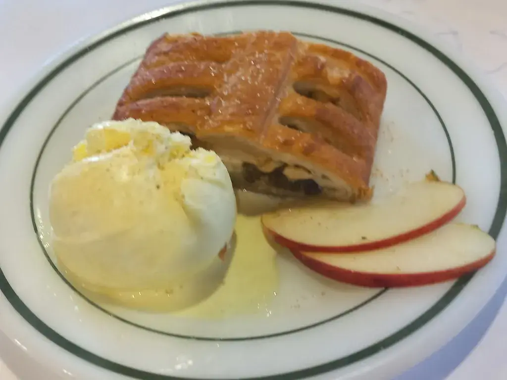 Inga Rjazanova_Restaurant Ritz Gerschnialp_Engelberg_recensione