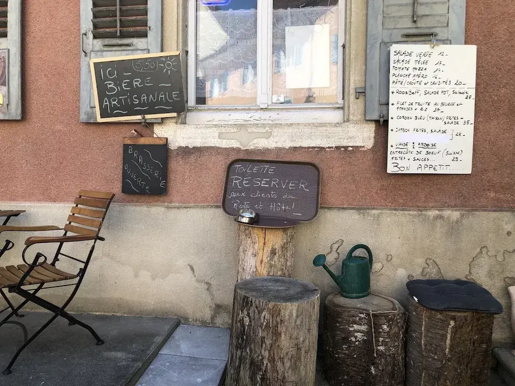 Hôtel Restaurant Les Deux Clefs restaurant in Saint-Ursanne