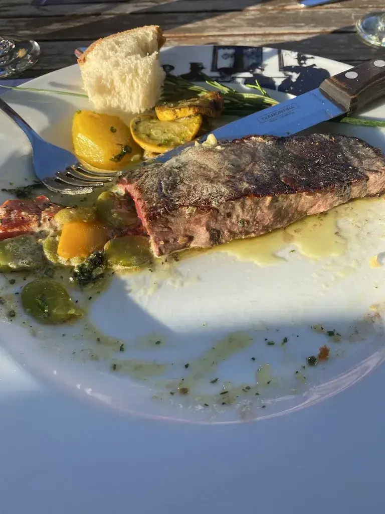 pedro calado_Hotel de la Gare_Courgenay_review