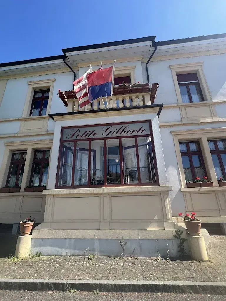 Laurence Henzmann_Hotel de la Gare_Courgenay_review