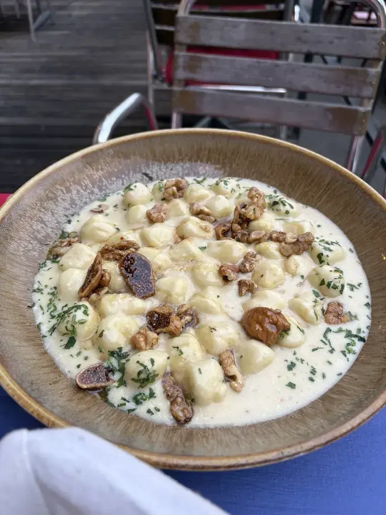 Diana Otoya_Pasta & More_Wengen BE_review