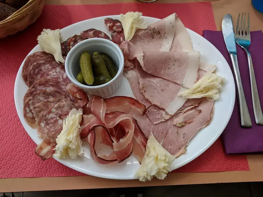 Felix Rauch Valenti_Camping hôtel restaurant des grottes_Réclère_review