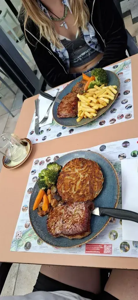 Johan Zijlman_Camping hôtel restaurant des grottes_Réclère_review