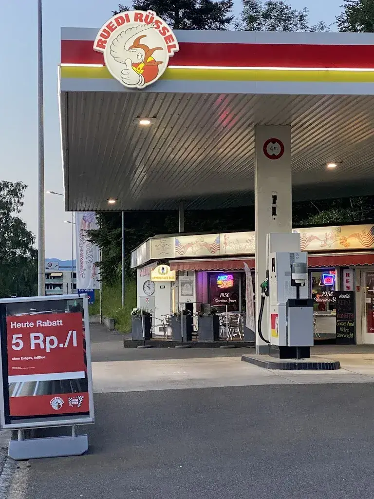 Christopher J Redfern_1950 American Diner_Liechtenstein_review