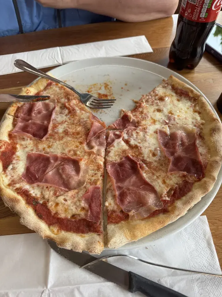 Stacy Birdwell_Anatolia - Kebap & Pizza_Liechtenstein_review