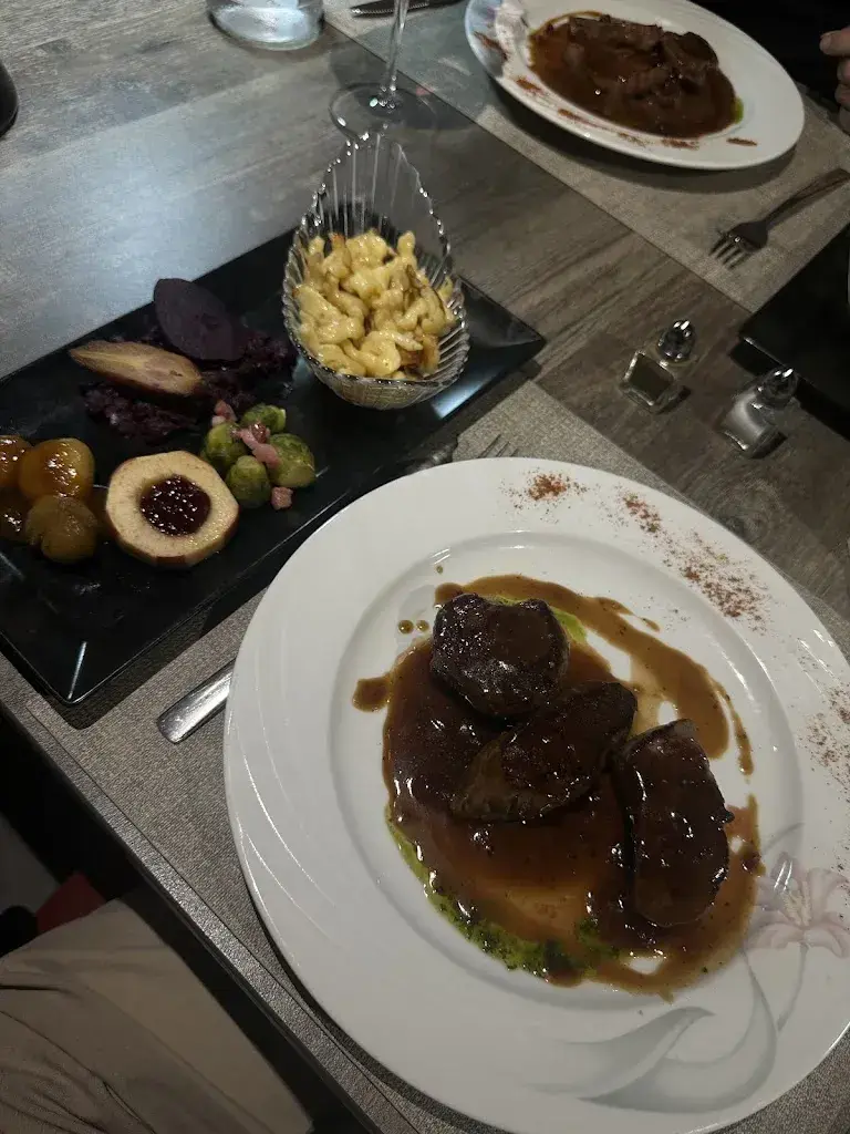 Jenna Fuentes_Restaurant Carnotzet - Chez Rémy_Le Landeron_avis