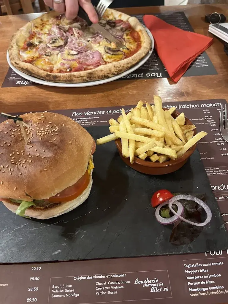 Febby Ruchyat_Bellevue Pizzeria Restaurant_Saignelégier_avis