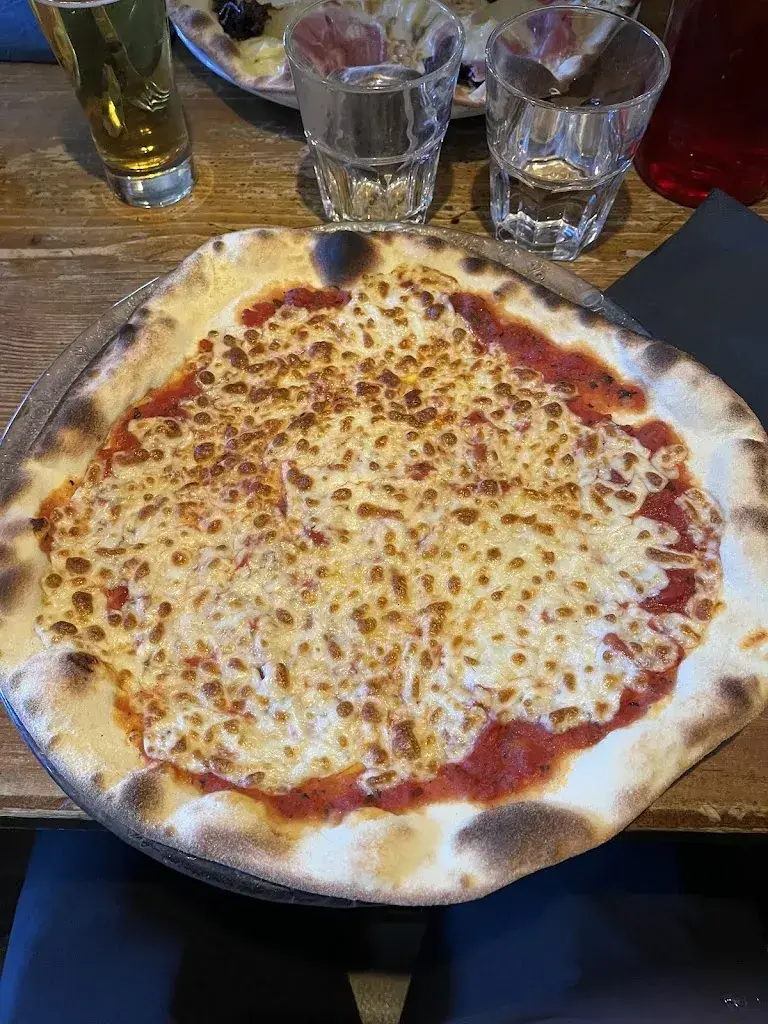 Matija Krsnik_La Cantine Plagne 1800_France_avis