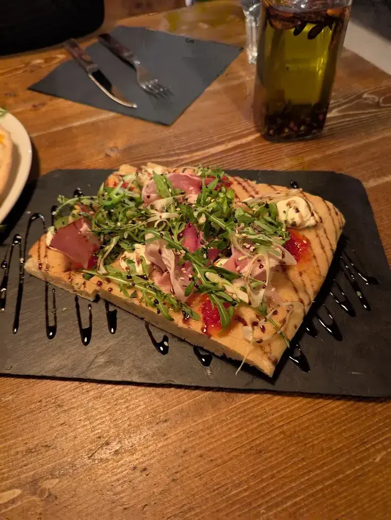 Adrian_La Cantine Plagne 1800_France_avis