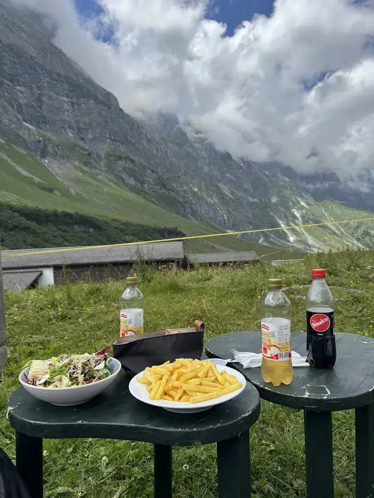 Salem Alkaabi_Alpstubli am Trübsee_Engelberg_review