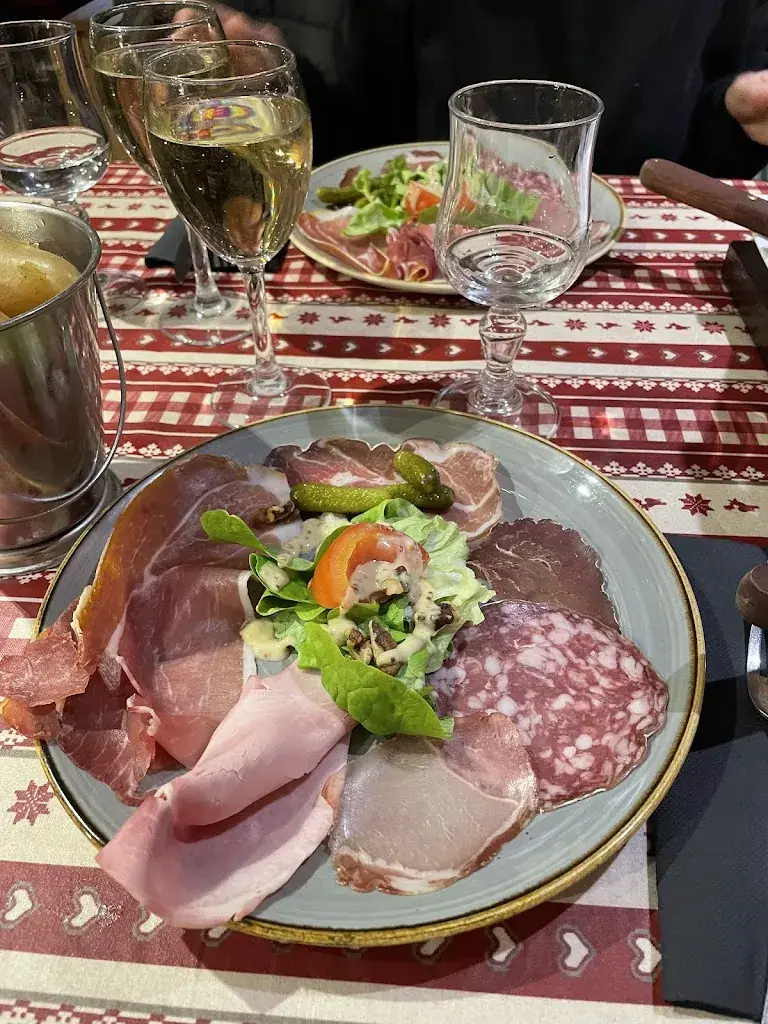 Yanira Escobar_Le Mouflon_France_review