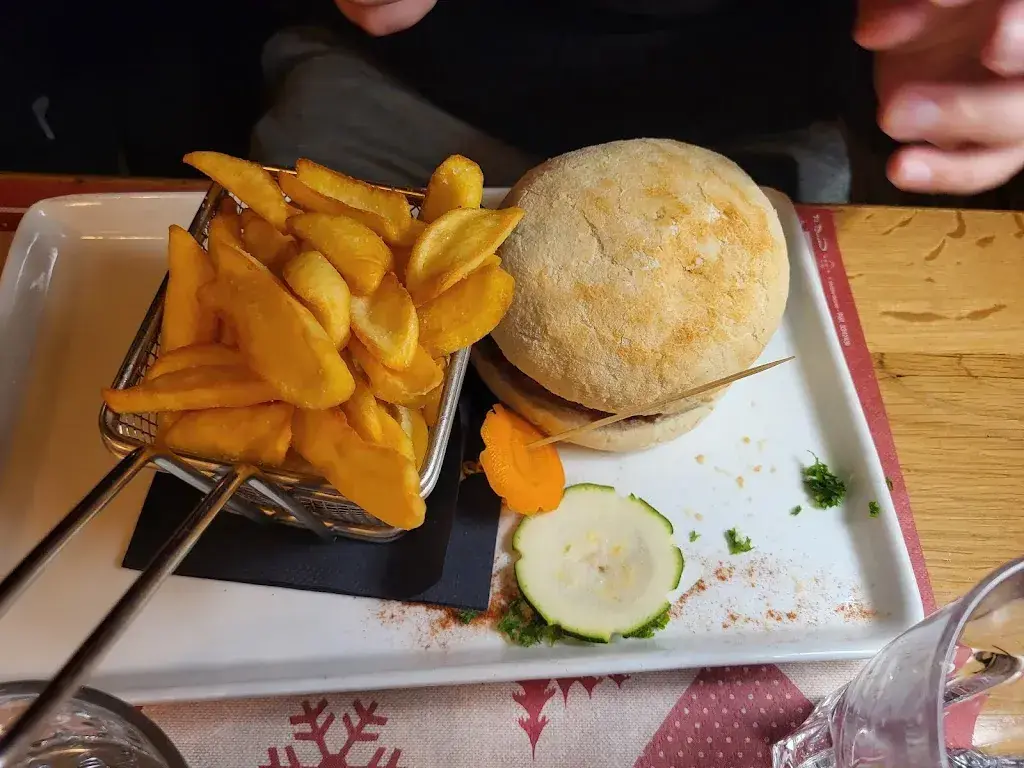 M J_La Casa De L'ours_France_review