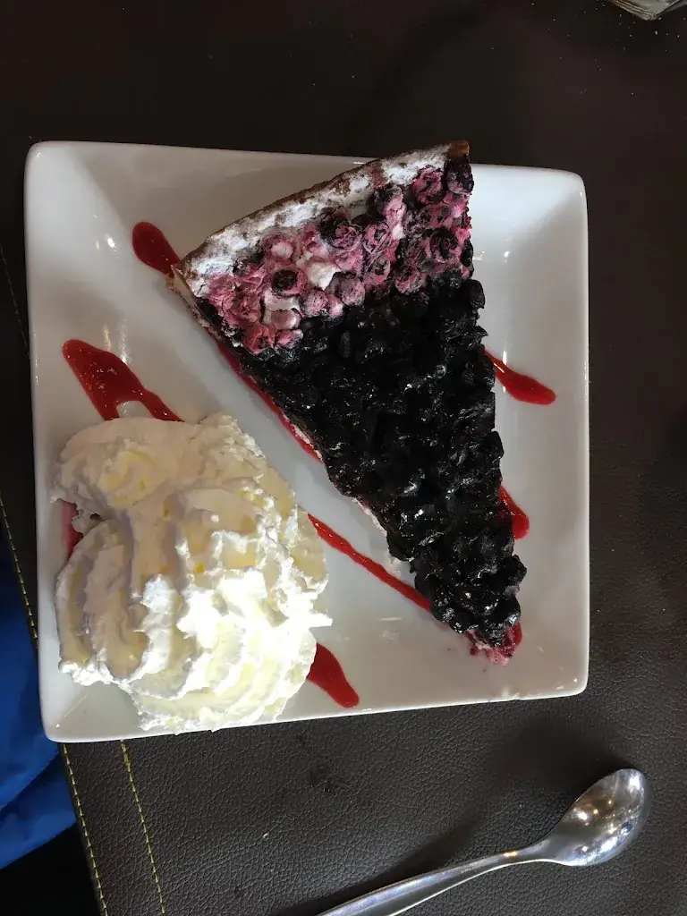 nic0lemc_Le Chalet_France_review