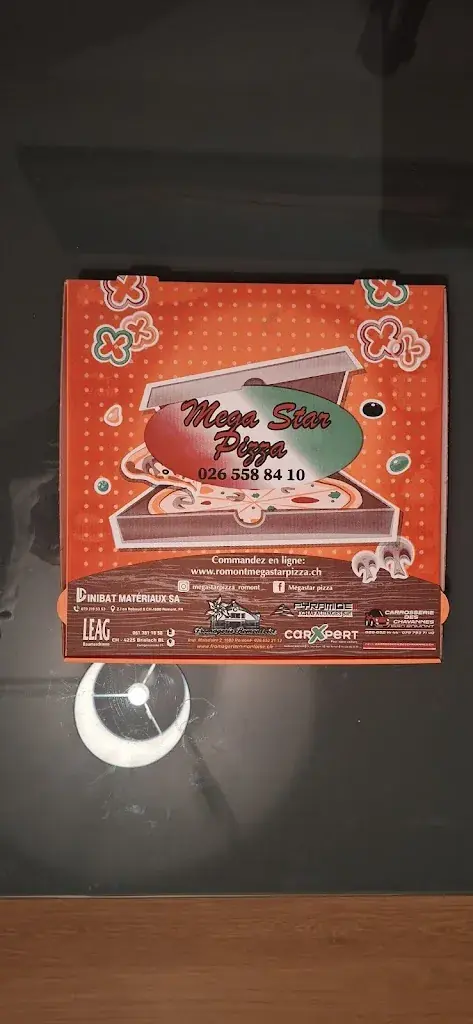 AYuen_Mega Star Pizza_Romont_reseña