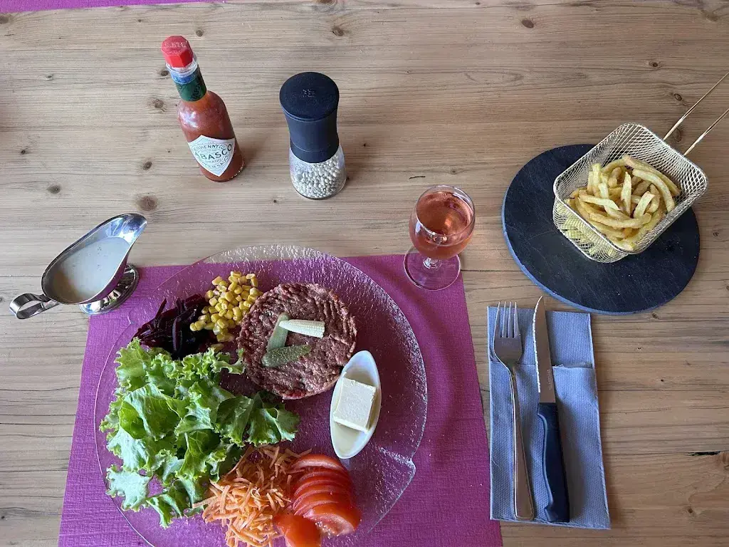 Buvette de la Petite Combe_Le Pâquier_slider_image_3