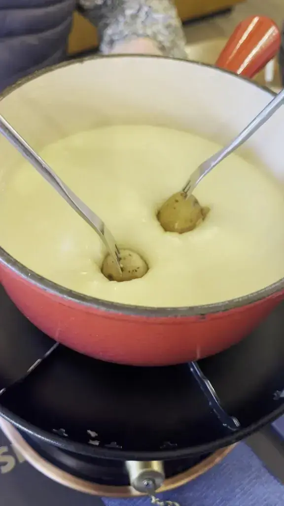 Belinda Ch (Belinda Ch)_Café Du Gothard_Fribourg_avis