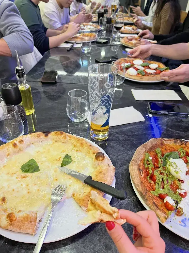 Lady Nawar_Pizzeria Bella Napoli Da Luigi_Bulle_review