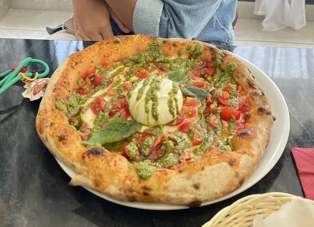 Piotr Piotrowski_Pizzeria Bella Napoli Da Luigi_Bulle_review