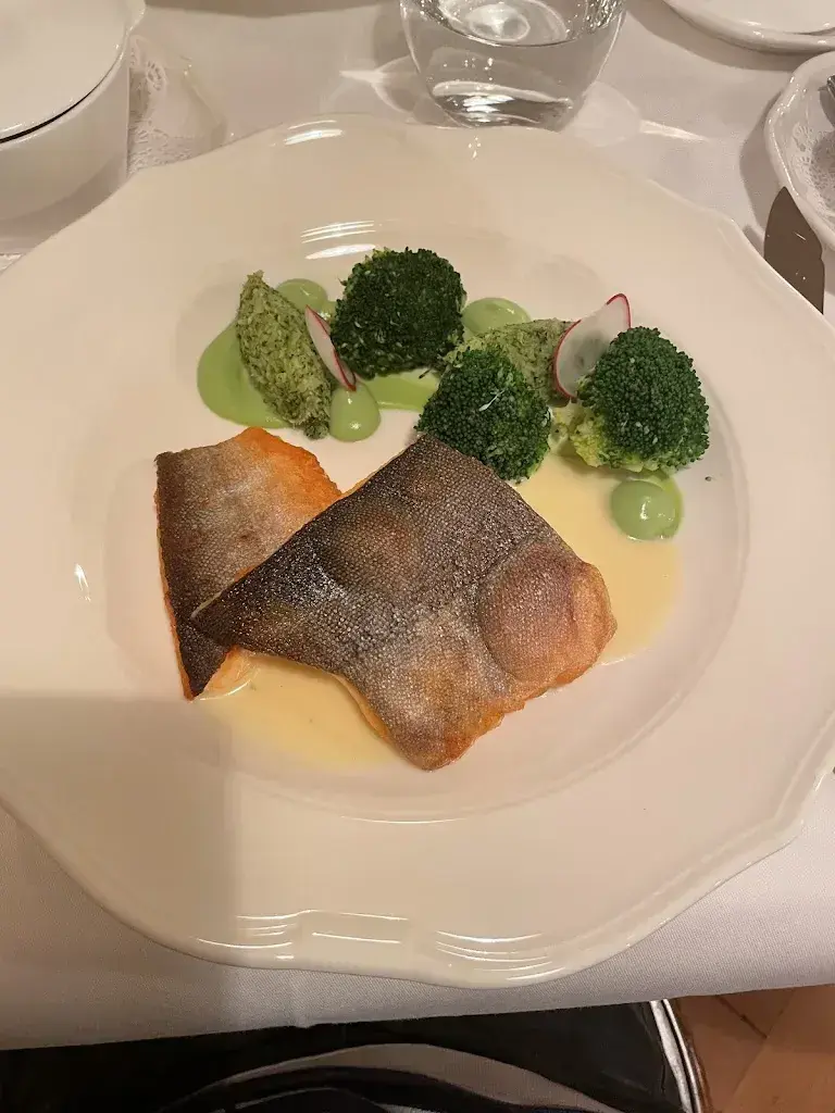 Eliane Farine_Restaurant du Cheval Blanc_Les Pommerats_avis