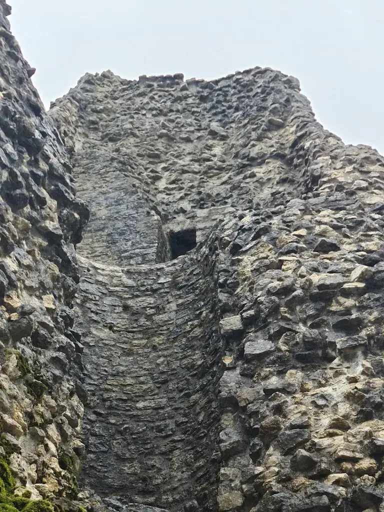 Gilles Botteron (Chaumont Plage)_Erguel Castle_Sonvilier_review