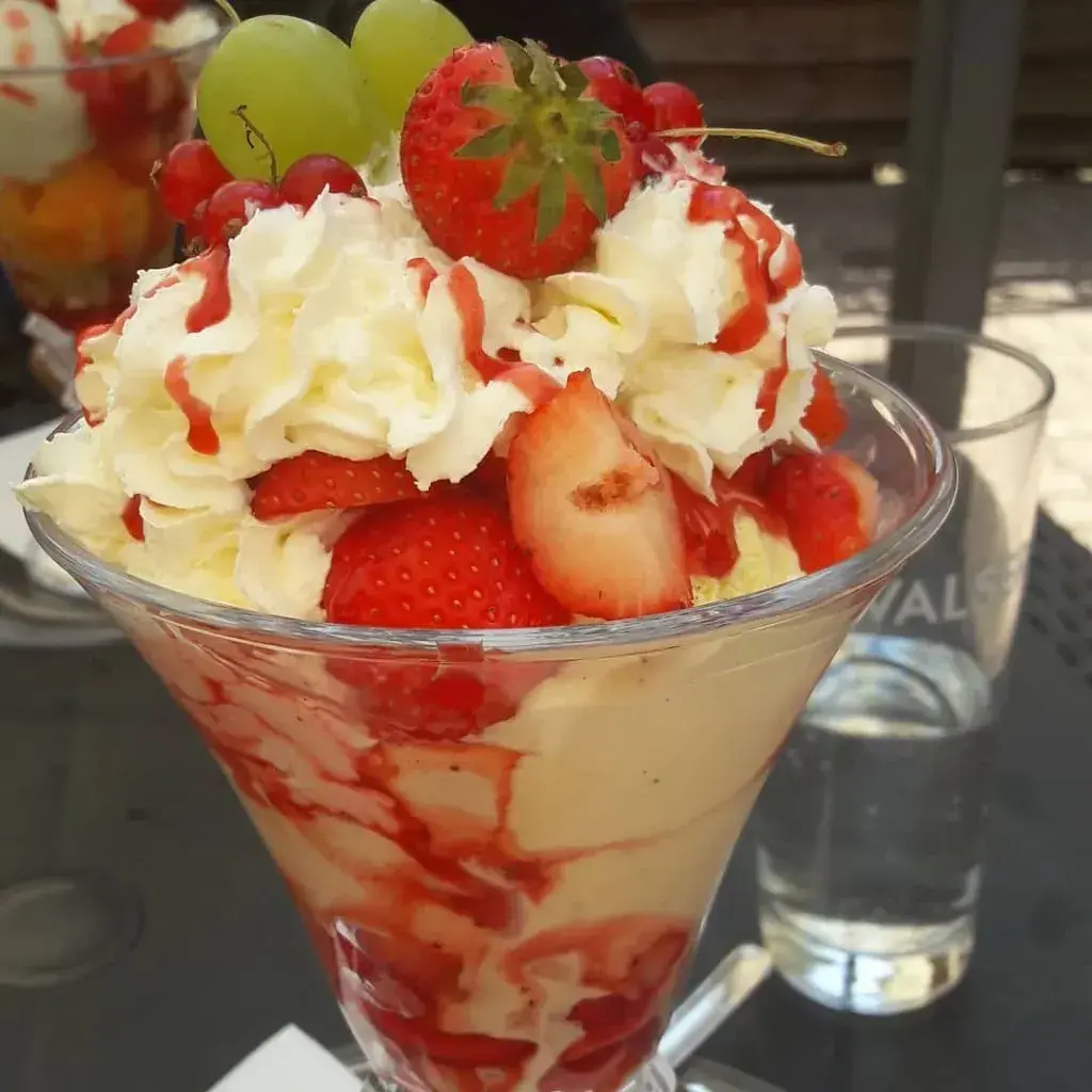 von bergen maya_Santy's Bar_Cudrefin_avis