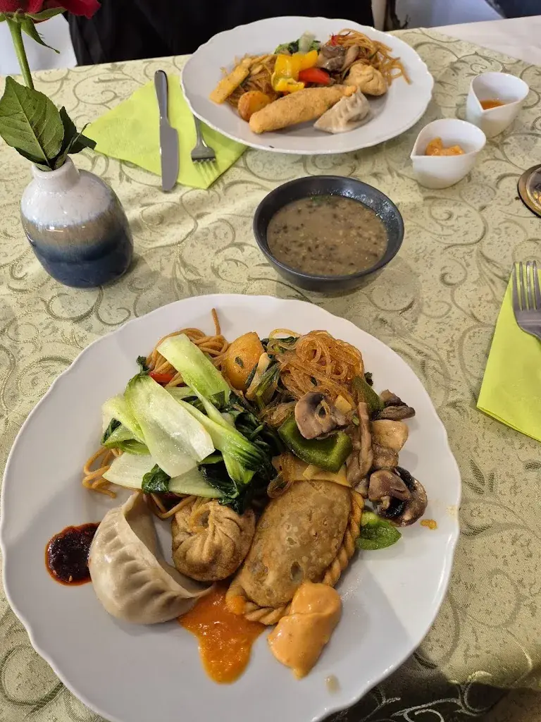 Eleanor Nevill_T Dolma momo_La Chaux-de-Fonds_avis