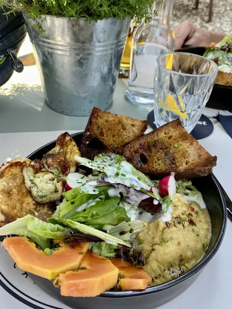 Baltic Sea Round_Restaurant Garage Cafe Bar_Sutz-Lattrigen_review