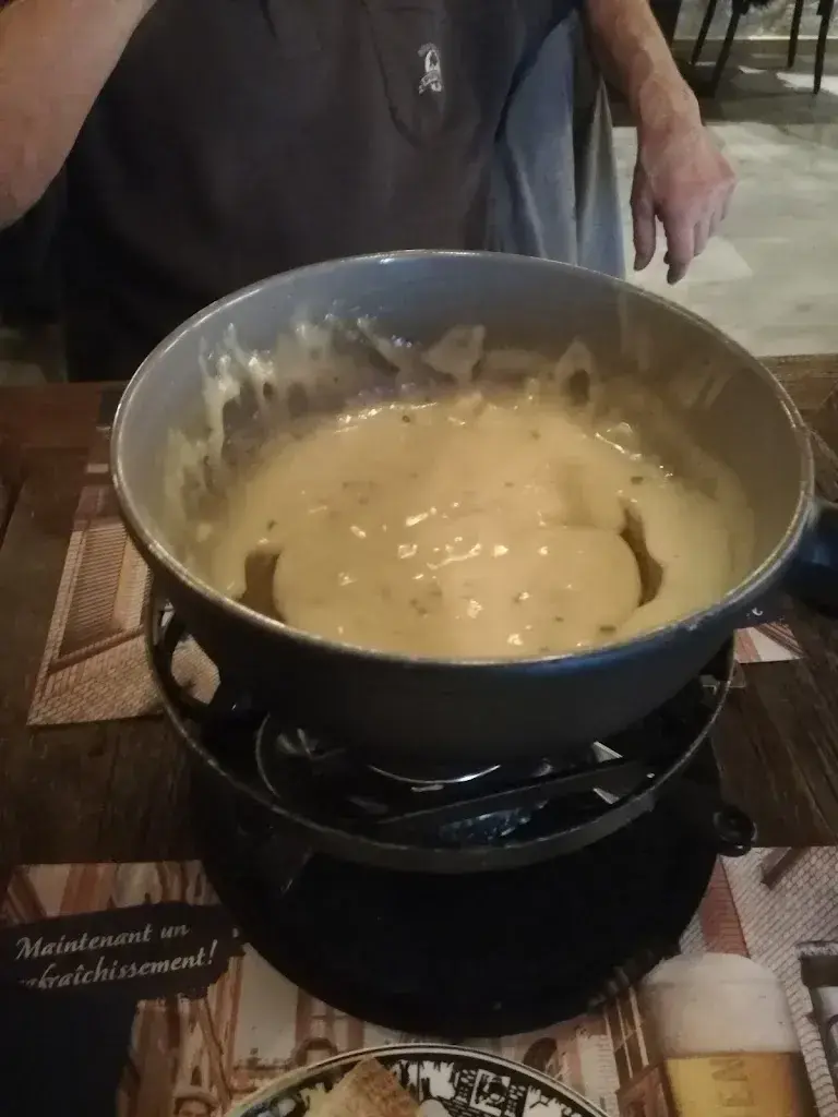 Cristal Bar Vinothèque restaurant in Reconvilier