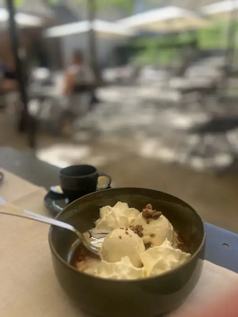 Tanja Münker_La Table_Erlach_review