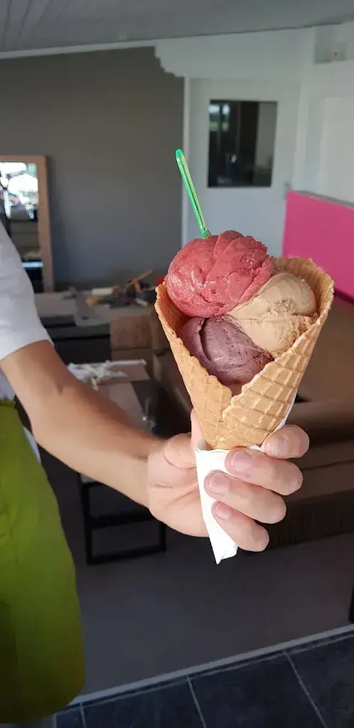 die eisdiele restaurant à Erlach