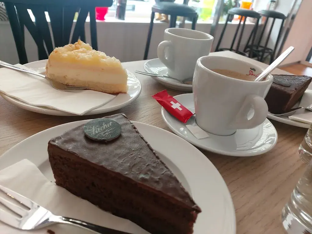 monica pronzini_Café Intermezzo_Erlach_avis