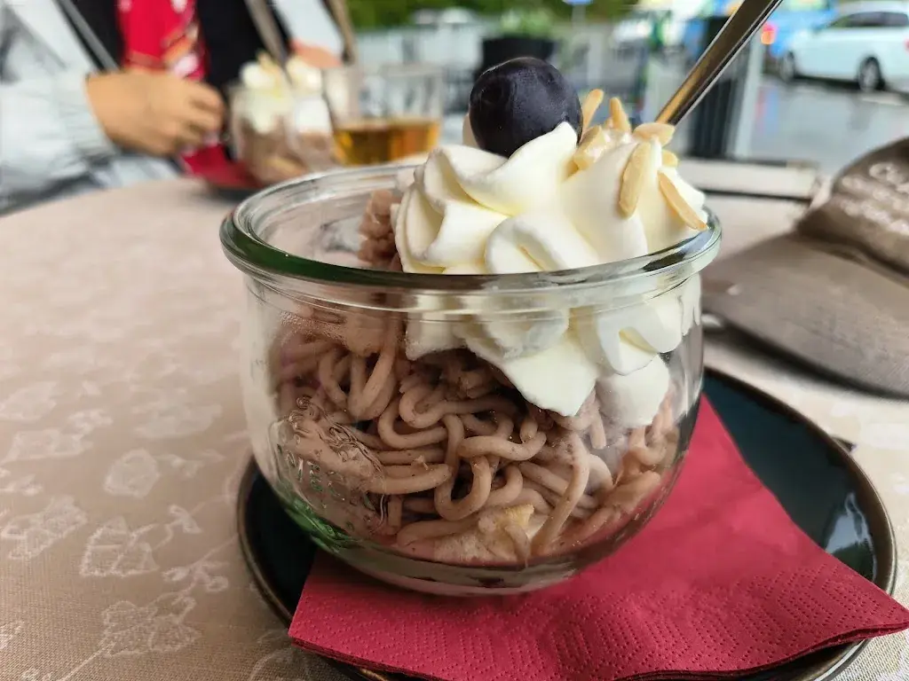 Christoph Hauser_Cafe Münz Ins_Ins_review