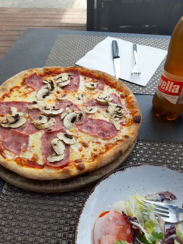 Stevche Tosev_Pizzeria Ins & Bistro 10_Ins_reseña