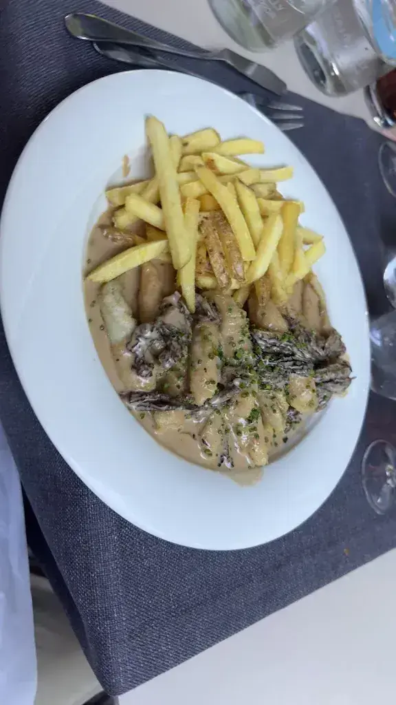 John Harwell_Hôtel Restaurant Cave Bel-Air_Bas-Vully_review