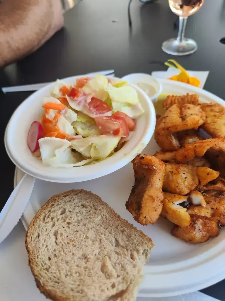 Lena Wolf_Kiosk am See / Strand Bistro_Lüscherz_avis