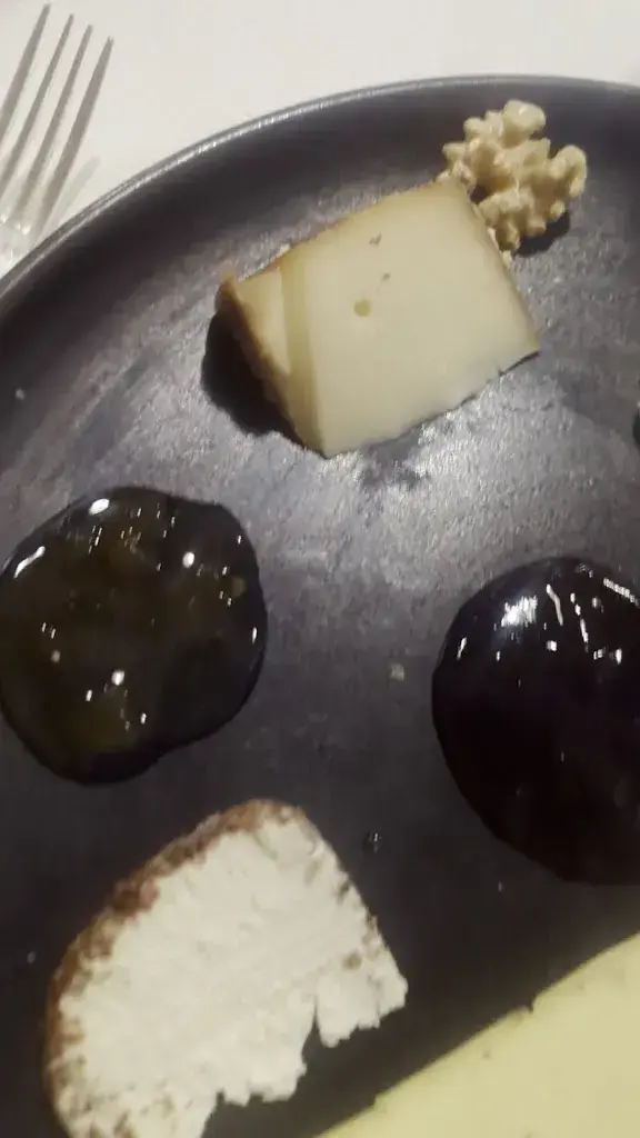 Clara Viret_Le Pérolles_Fribourg_review