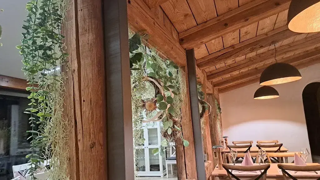 Amande Jos_Restaurant La Calèche_Court_review