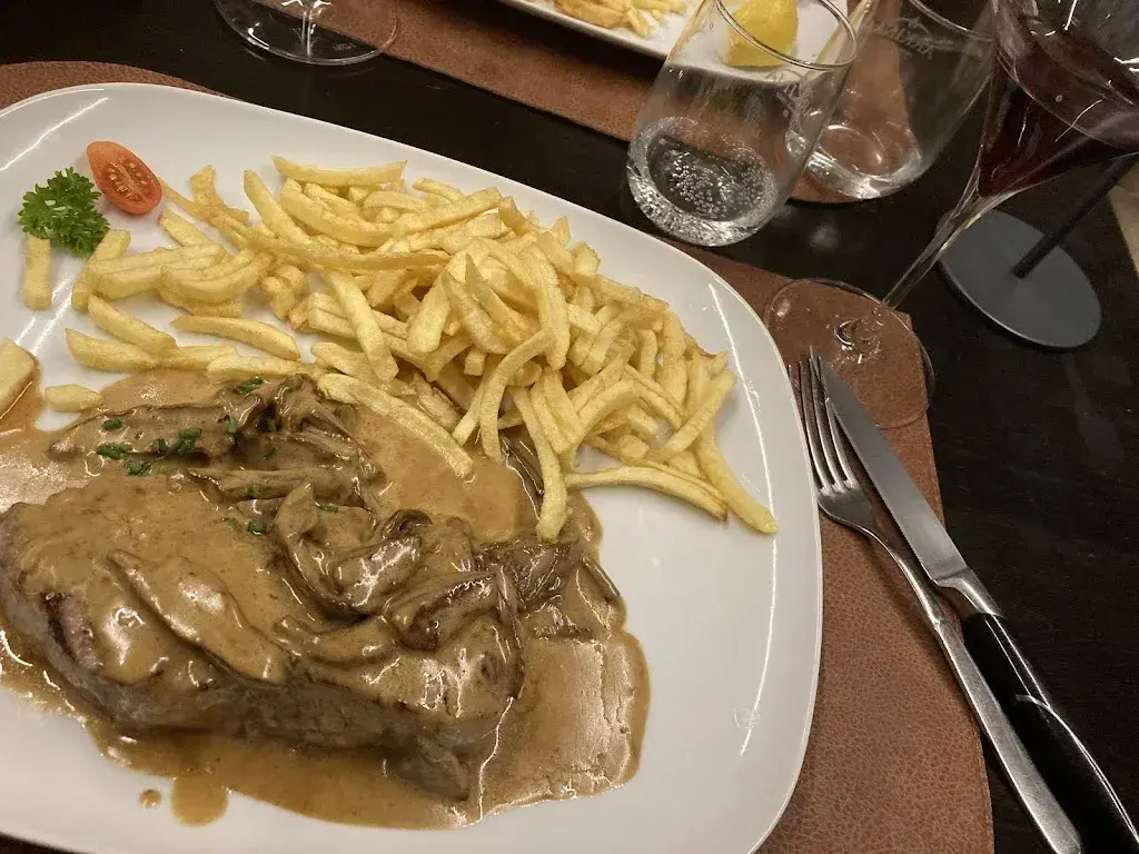 Arn ! Vic._Restaurant La Calèche_Court_review