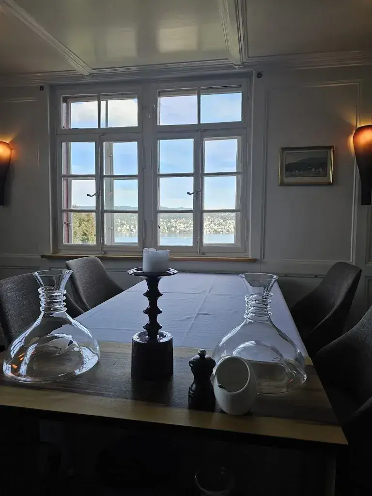 Isaac L_Oberer Mönchhof_Kilchberg_review