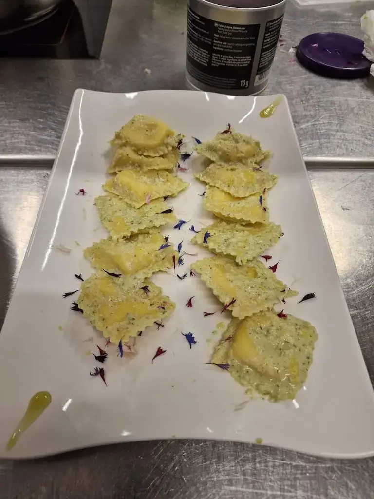 Ludivine Charles_Pavy Lounge_Sugiez_review