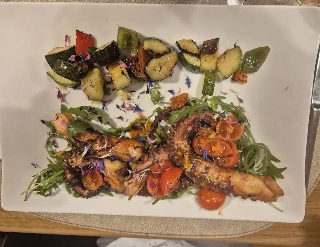 Gabriela sousa_Pavy Lounge_Sugiez_review