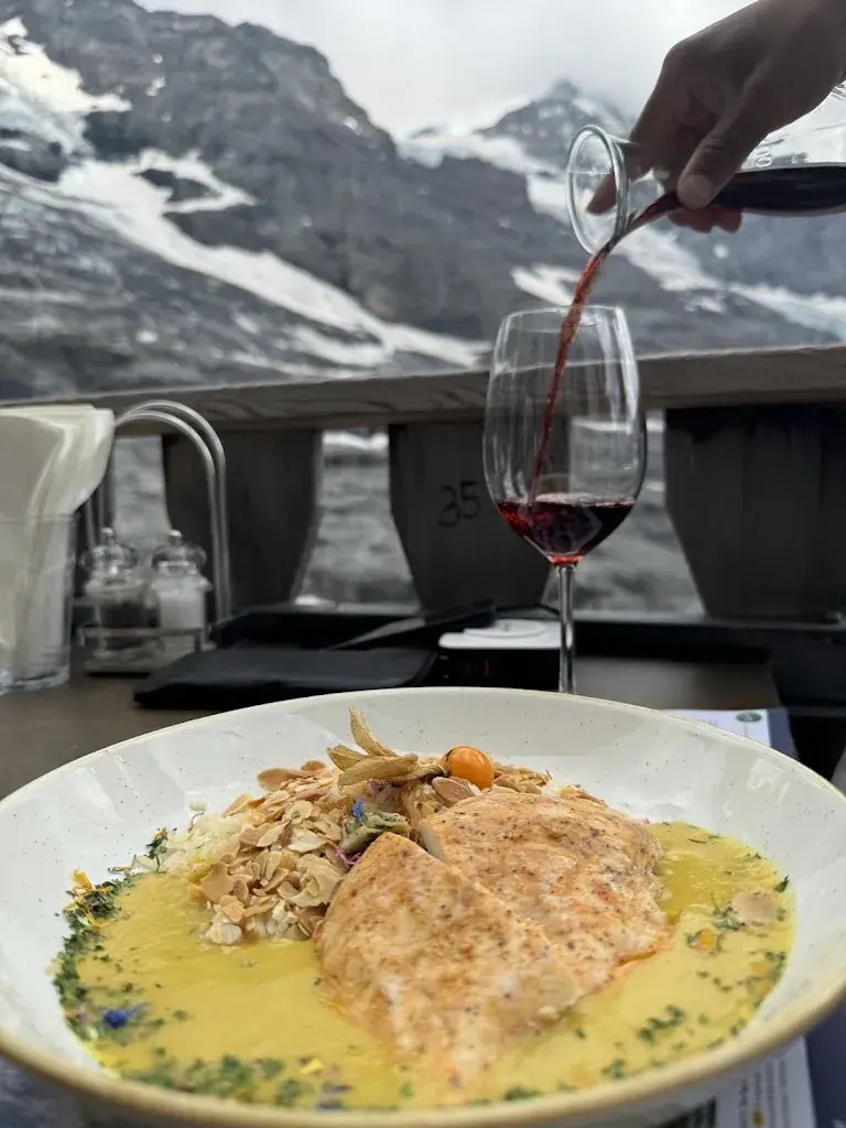 Bobbi DU_Restaurant Eigergletscher 2320 m_Eigergletscher_review