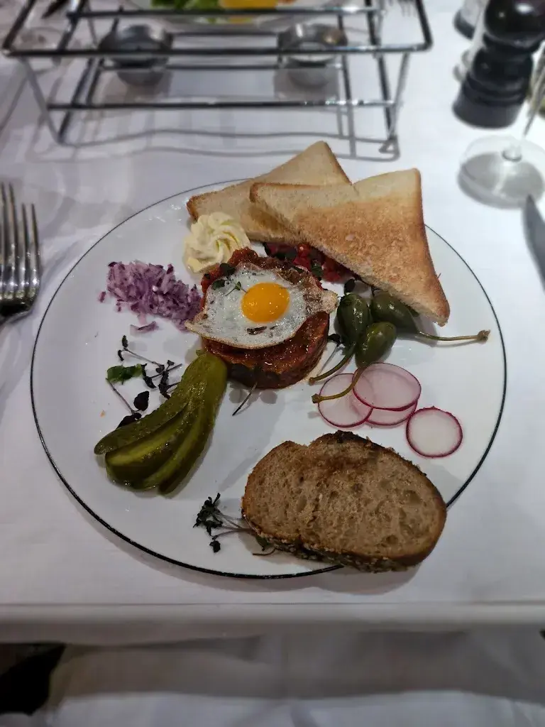 RaviAnand Mohabir_King's Cave_Zürich_review