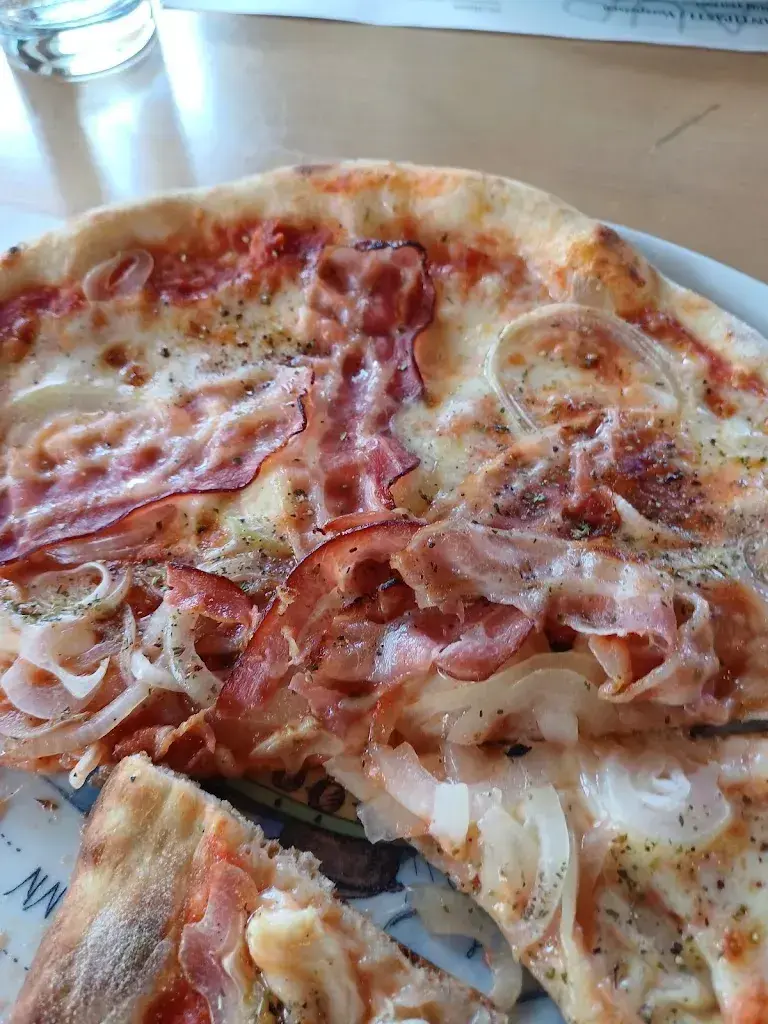 Niklaus Krebs_Restaurant Pizzeria Zentrum_Täuffelen_review