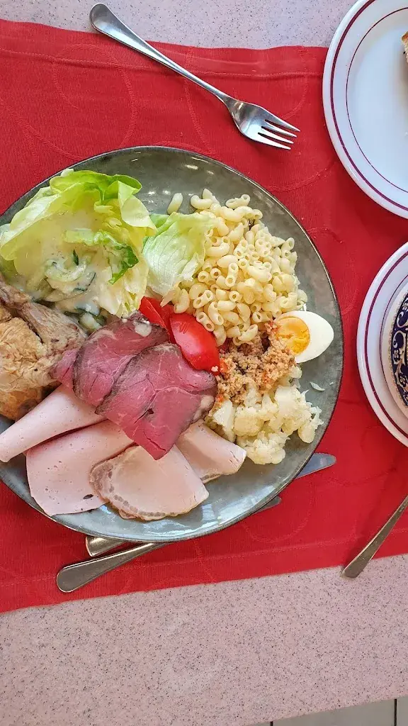 Cosmin Stoenica_Buffet de la Gare Gampel-Steg_Steg_avis