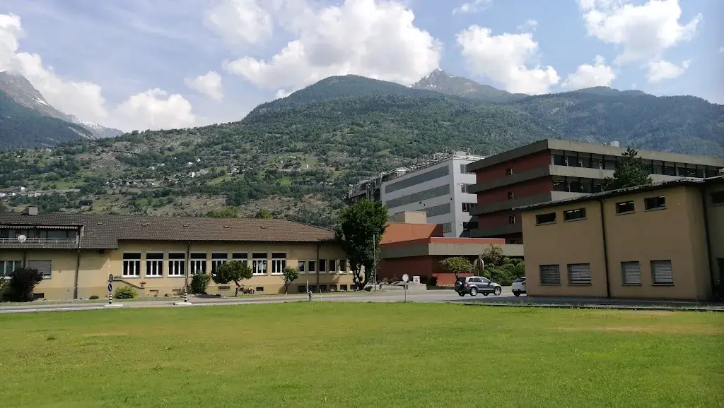 Zsolt Sz_Buffet de la Gare Gampel-Steg_Steg_avis