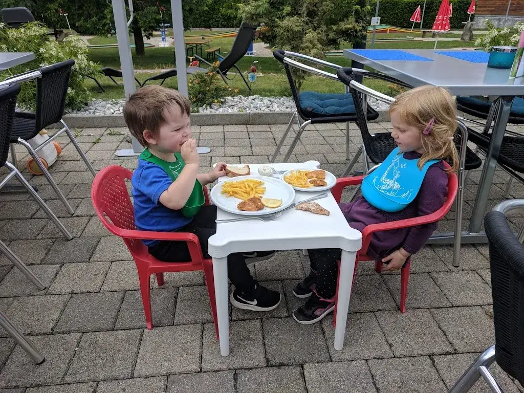 Tilke Judd_Restaurant et Minigolf des Pommiers_Cudrefin_review