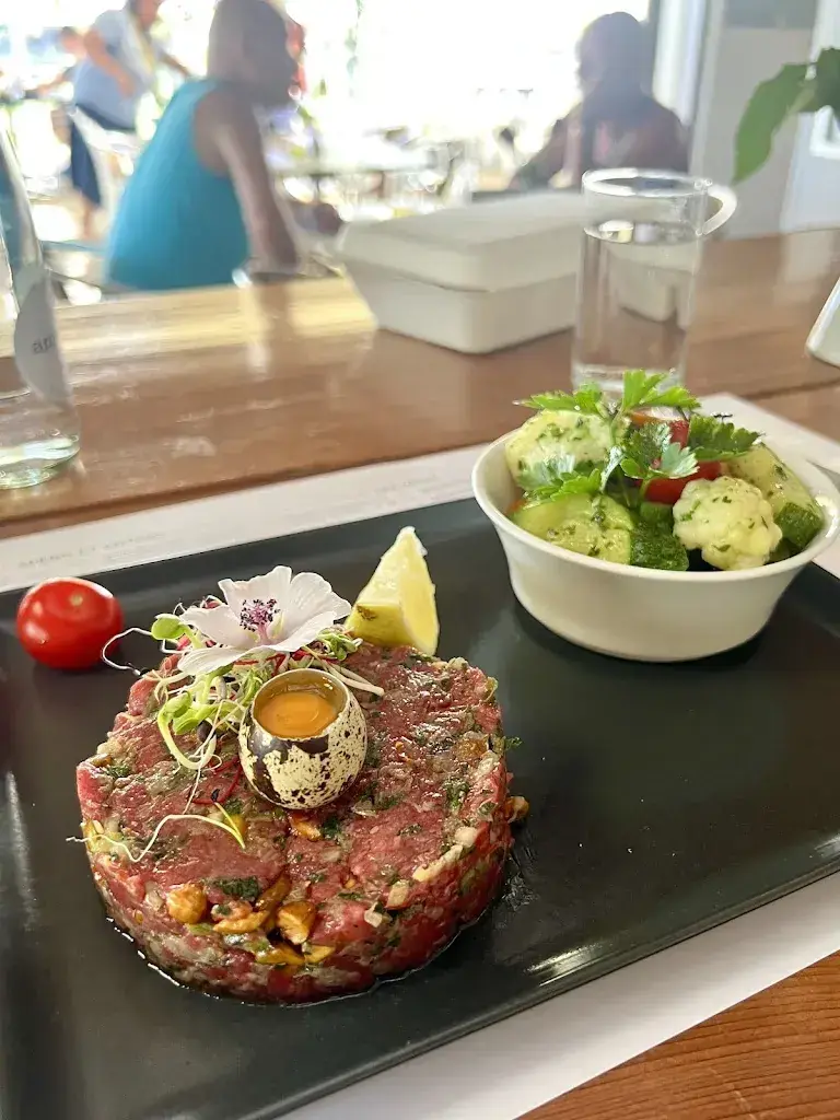 Lucía Pérez Castro_Buvette du Port_St Blaise_review