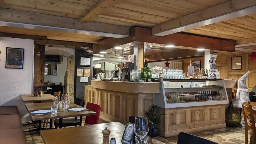 Tarquin Sarbelius_Nemours_Le Landeron_review